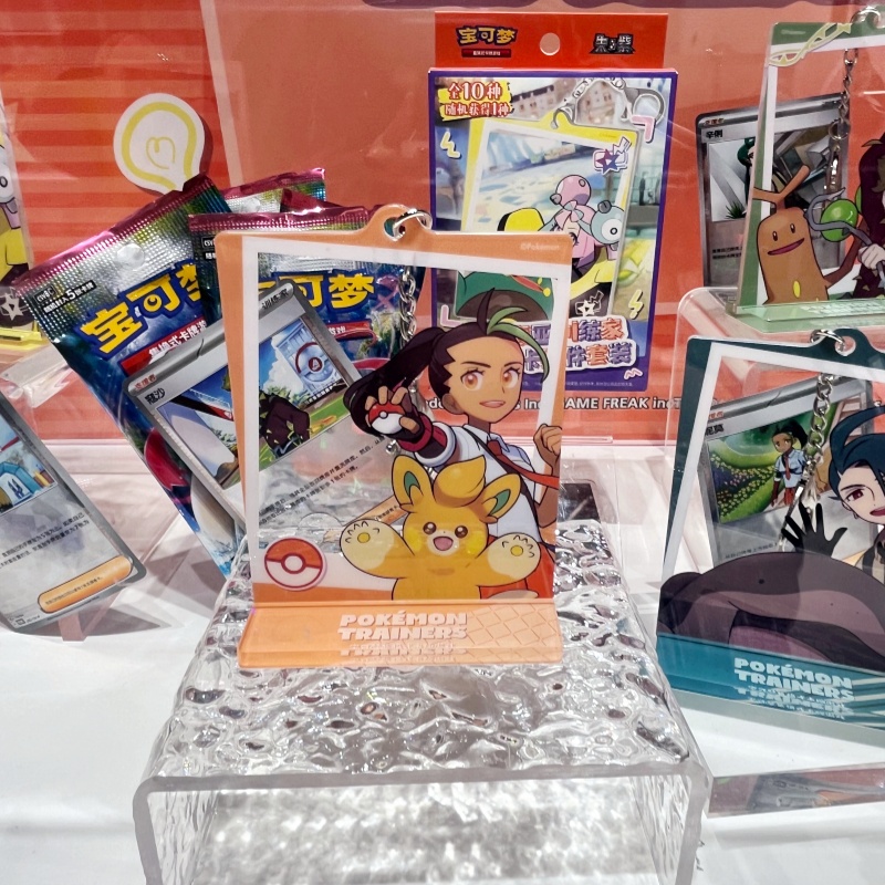 In Stock PokéMon Paldea Traine - огляд і ціна Party Games Cards